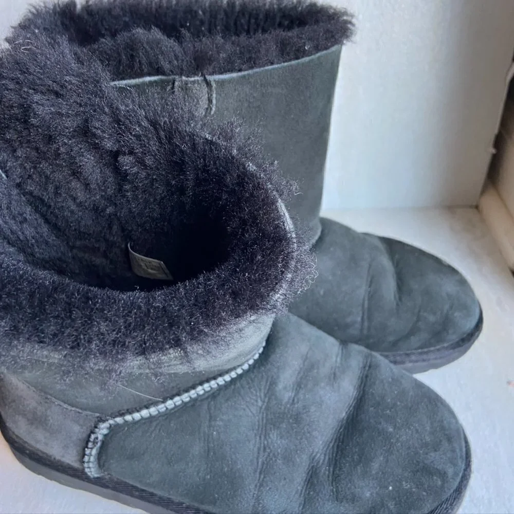** UGG kids size 4 women’s 5.5 Bailey bow black boots
